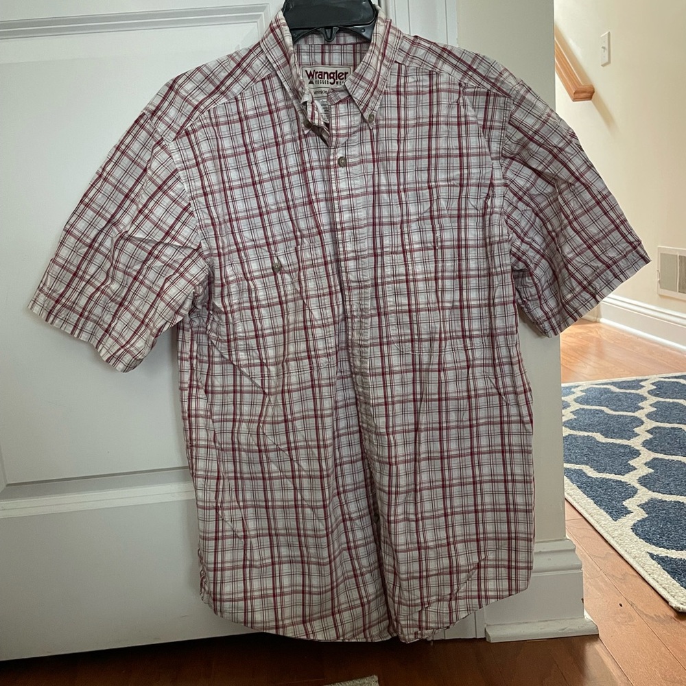 NWOT Wrangler Rugged Wear Medium Short Sleeve Button Down